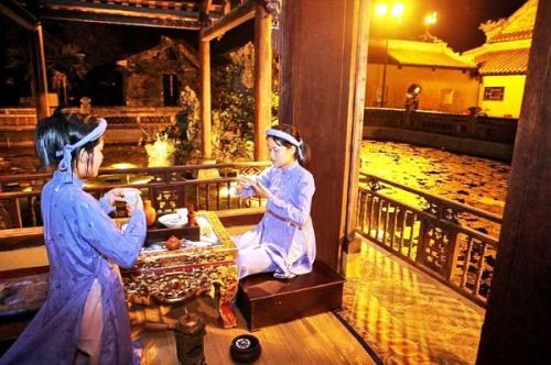 thưởng trà cung đình Huế