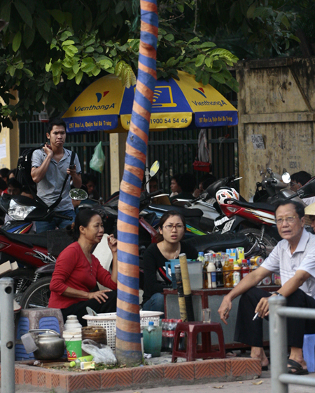 Đồ nghề đơn giản, những người bán nước chè đã có thể hành nghề